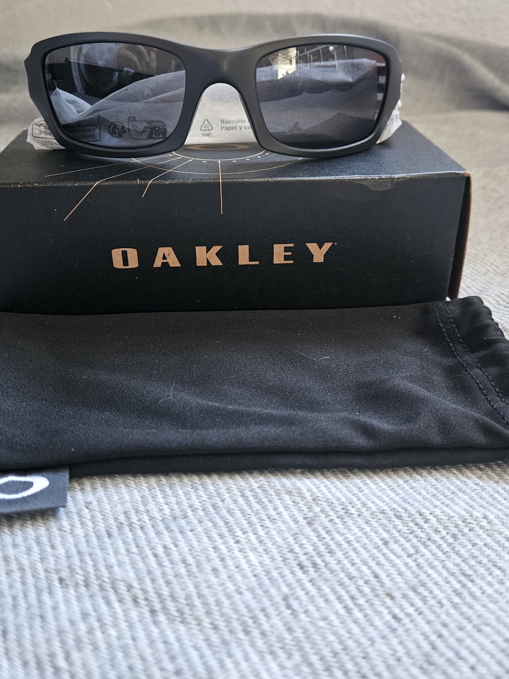 Oakley Men’s Polarized Sunglasses – Matte Black